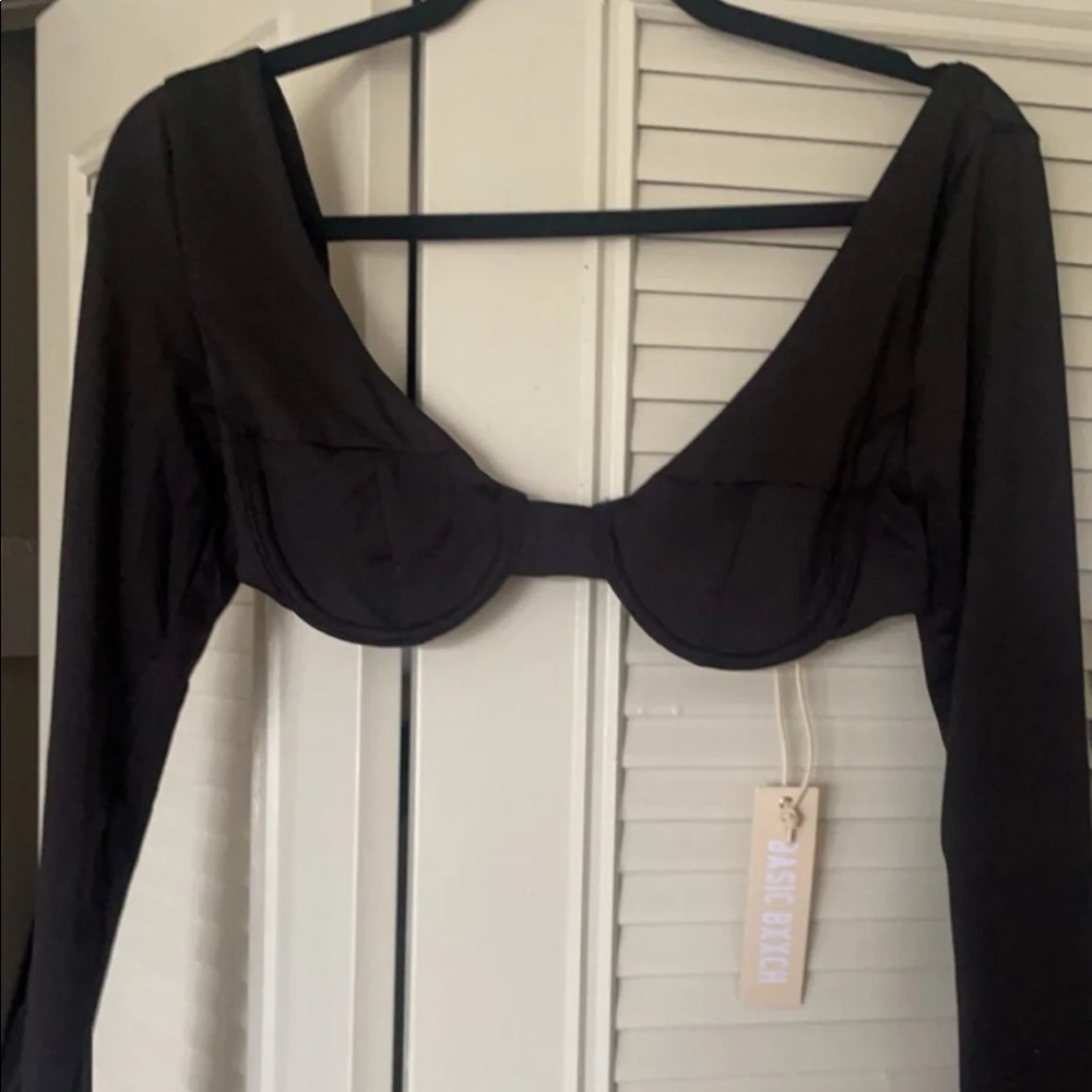 Black long sleeve crop